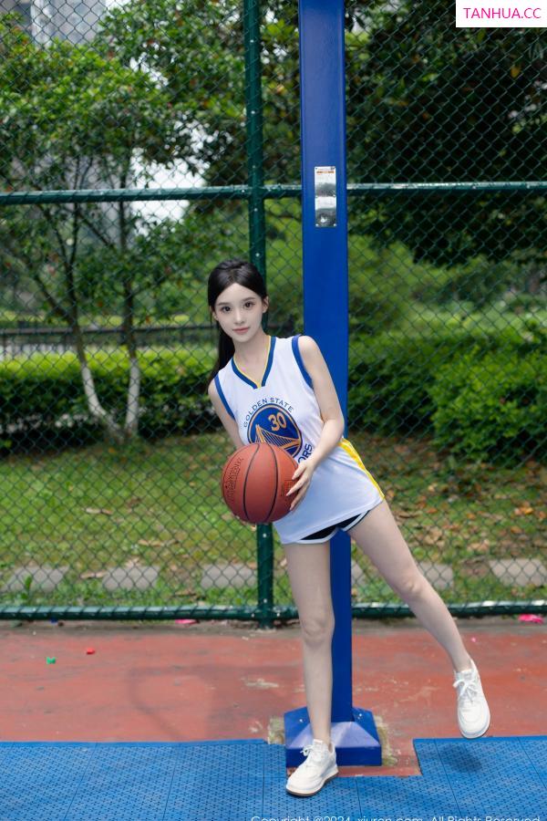   [XiuRen]高清写真图 2024.06.21 No.8744 豆瓣酱 模特合集第4张图片